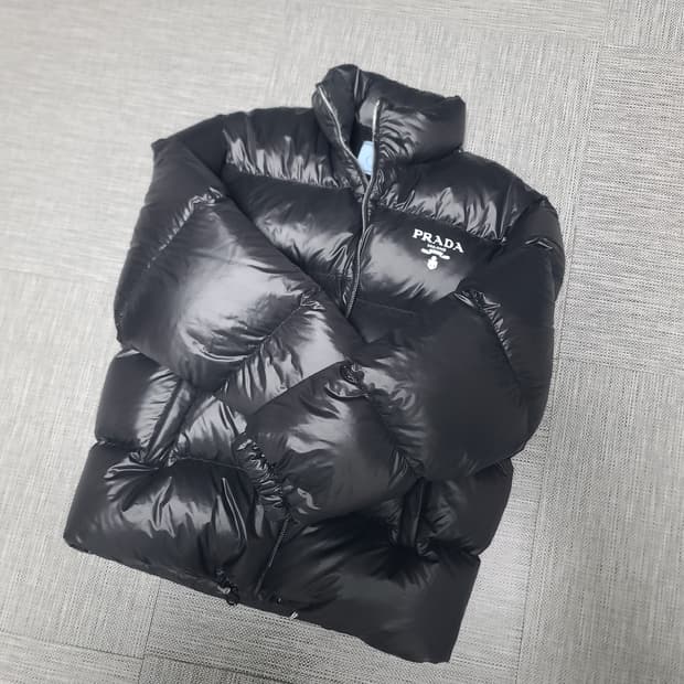 프라다 리나일론 다운 자켓 패딩 38 사이즈