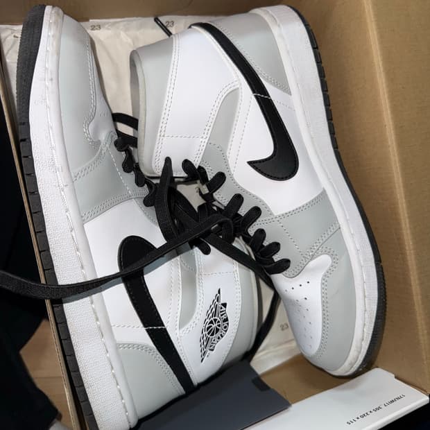 에어조던1 미드 화이트/그레이 사이즈 250