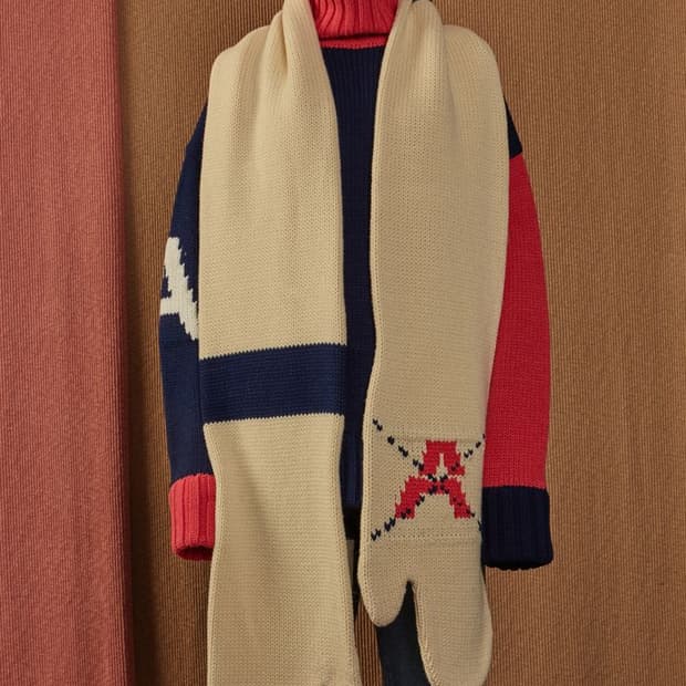 아더에러 글로브 머플러 