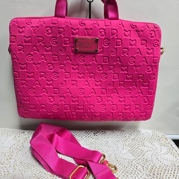 마크바이마크제이콥스  노트북가강 핑크색