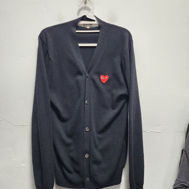 (L) 꼼데가르송 블랙 레드와펜 남성 가디건 AZ-N008