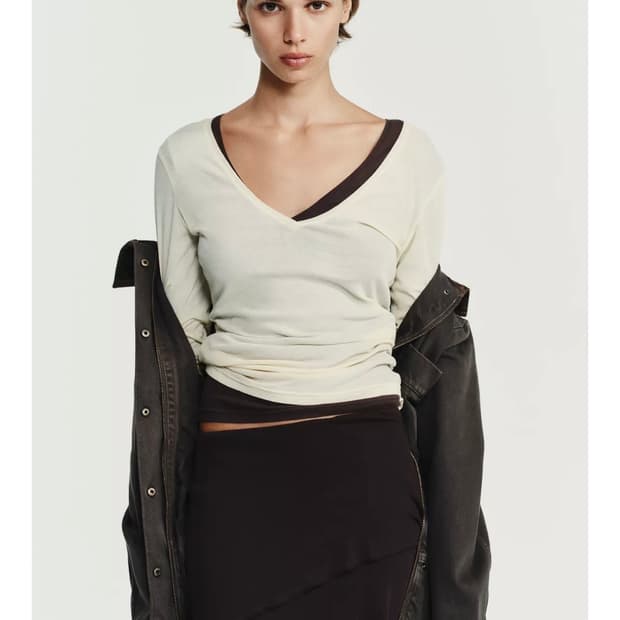 구해요) 자라 브이넥 티셔츠