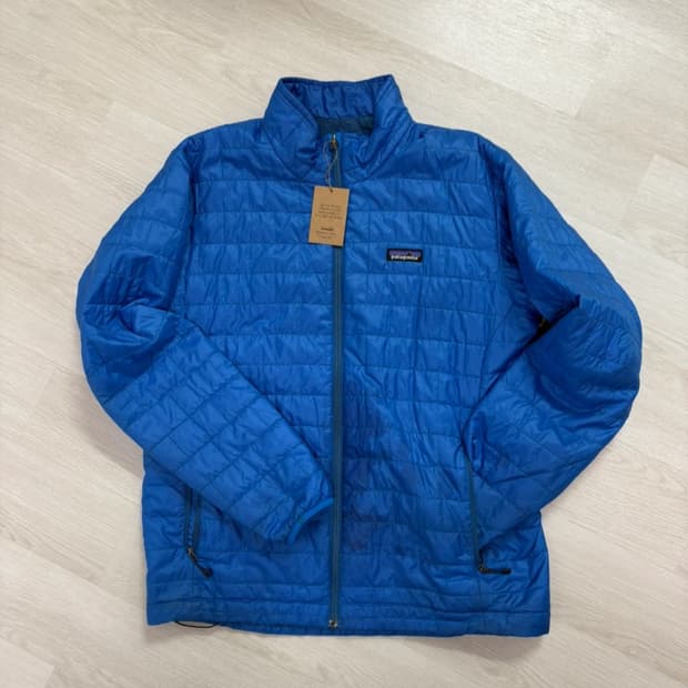 파타고니아 남성 나노퍼프 L사이즈입니다. 택 달린 새상품이고, 쨍한 파란