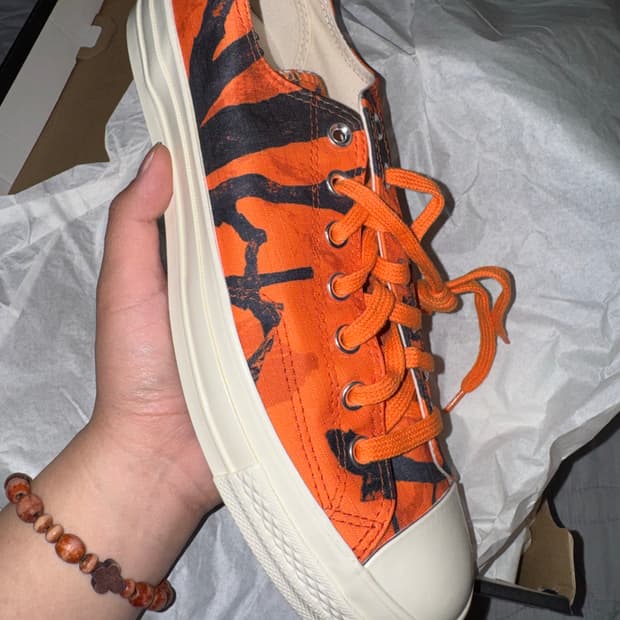 컨버스 x 칼하트 WIP 척 70 로우 오렌지 트리 카모 285