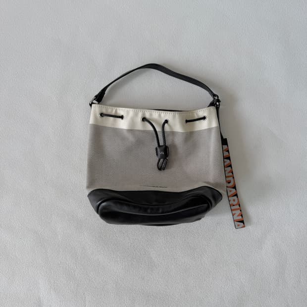만다리나덕(Mandarina duck) 버킷백(크로스 스트랩 포함)