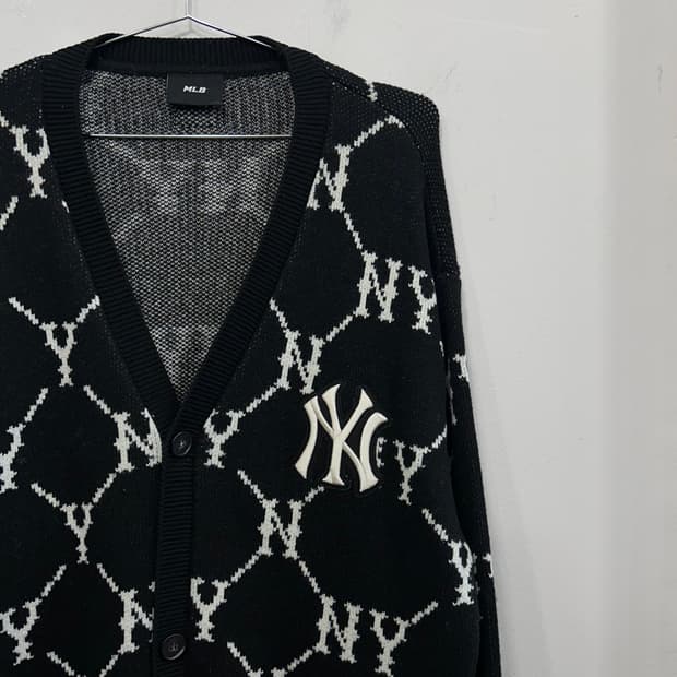 MLB 뉴욕양키스 체인패턴 브이넥 니트 가디건