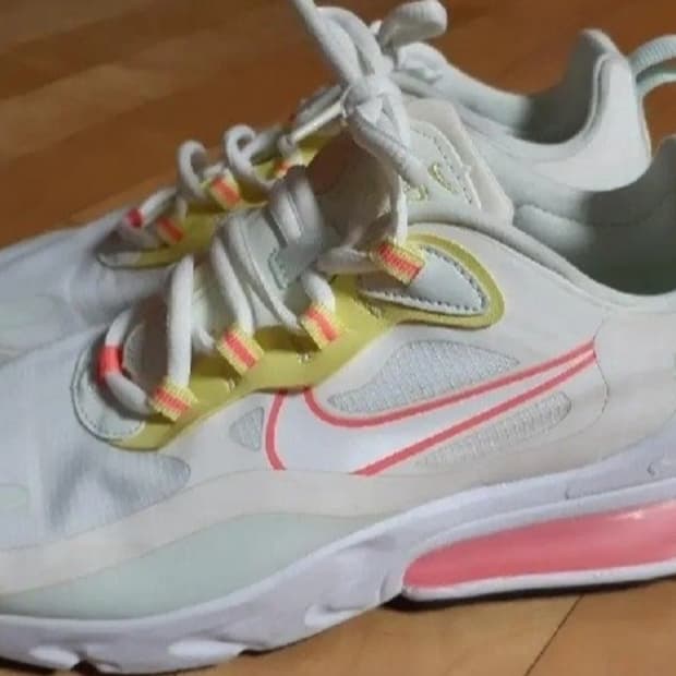 나이키 에어맥스270 리액트 페일 245