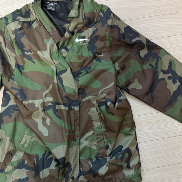 나이키 sb 카모패턴 바람막이