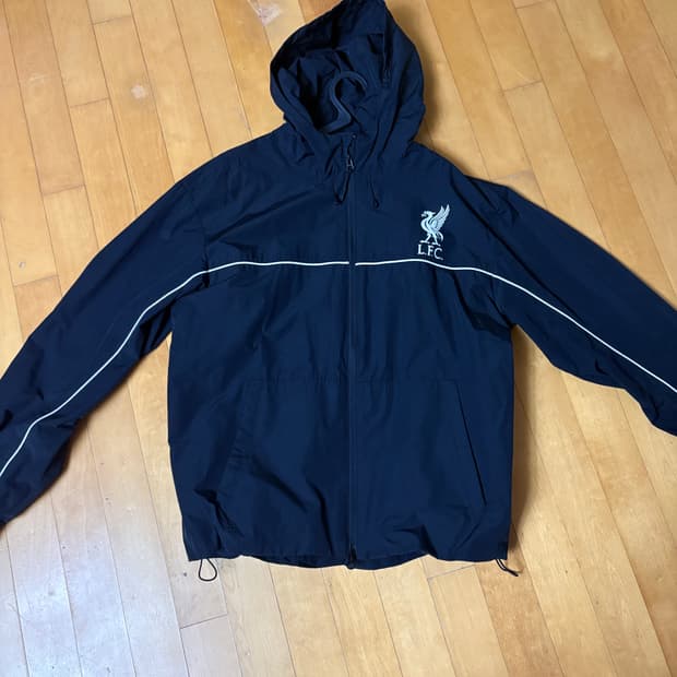 리버풀 검정 바람막이 팝니다