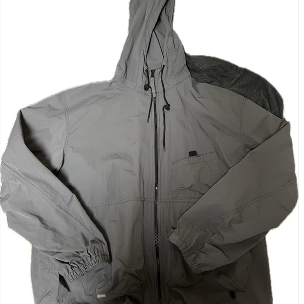 에스피오나지 윈드브레이커 차콜색상