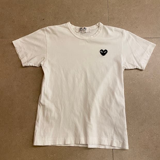 꼼데가르송 플레이 티셔츠