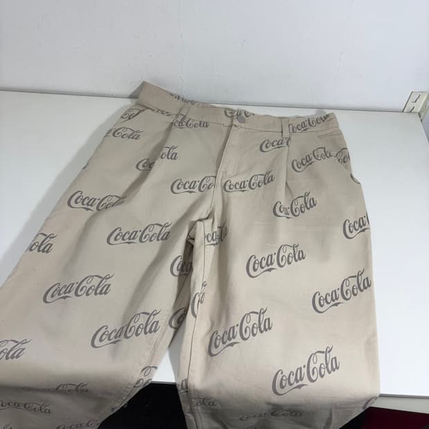 M H&M 라이트베이지 테이퍼드핏 원턱 코카콜라 치노팬츠