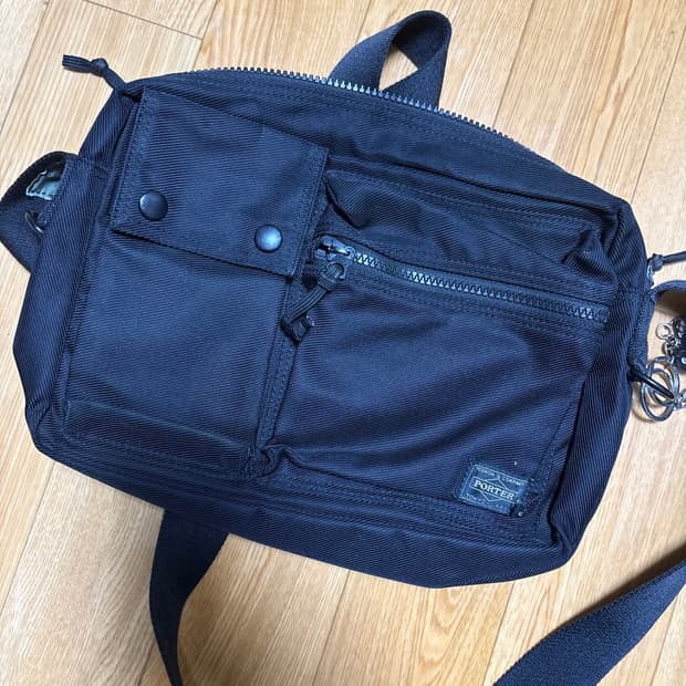 요시다 포터(Yoshida Porter)의 UNIT SHOULDER BA