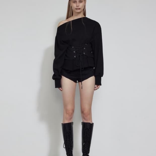 보레미안서울 코르셋 맨투맨 블랙 