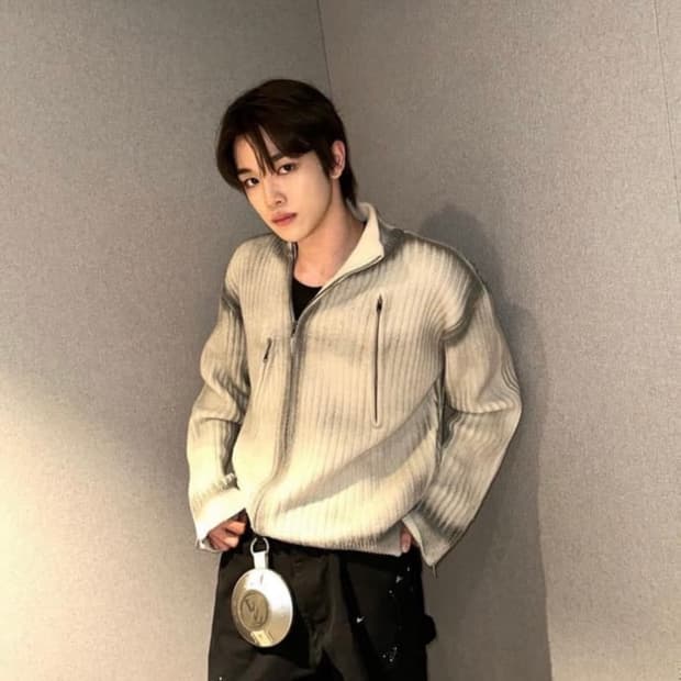 라이즈 성찬 착용) 노쿨러스 스프레이 집업 니트