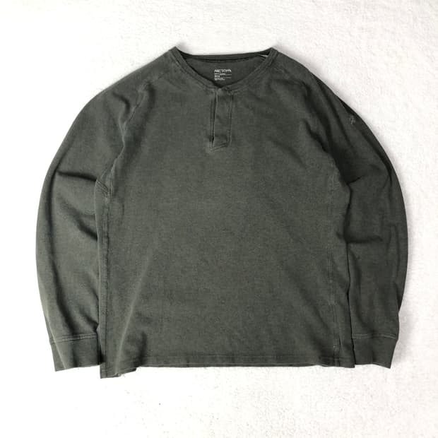 아크테릭스 SIRRUS LS 헨리넥 