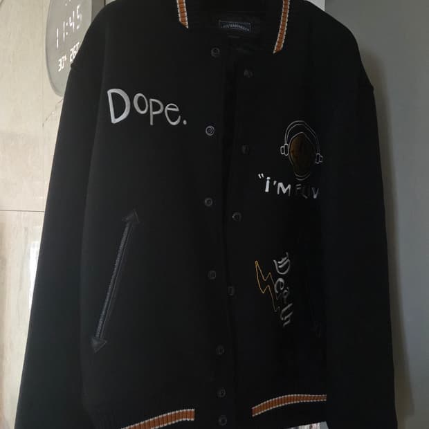 아웃스탠딩 바시티 자켓