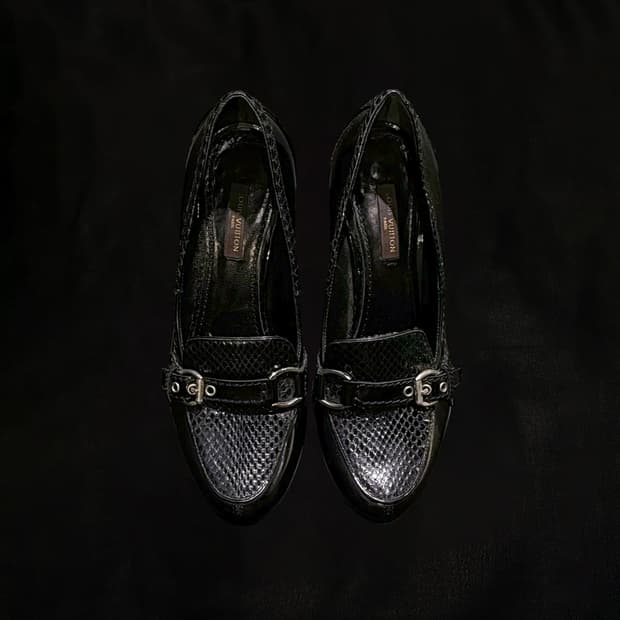 루이비통 블랙 펌프스