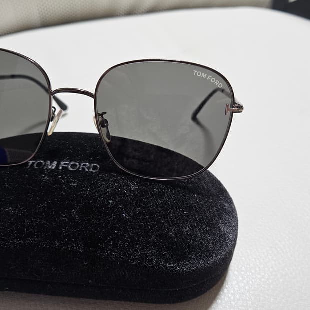 톰포드 선글라스 TF888-k (메탈그레이 컬러)