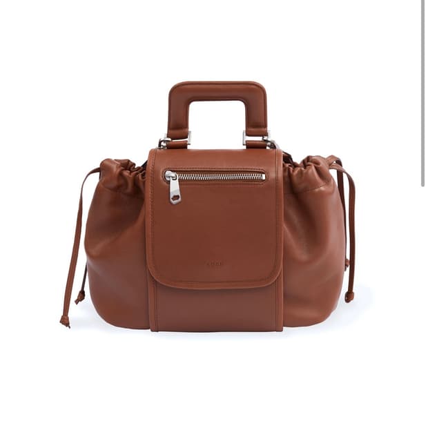 아더에러 Medium tube bag 토트백