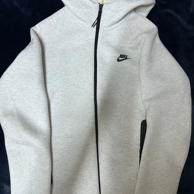 나이키 테크팩화이트 m사이즈