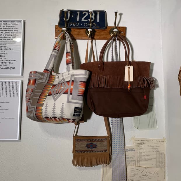 미네통카 스웨이드 프린지 숄더백