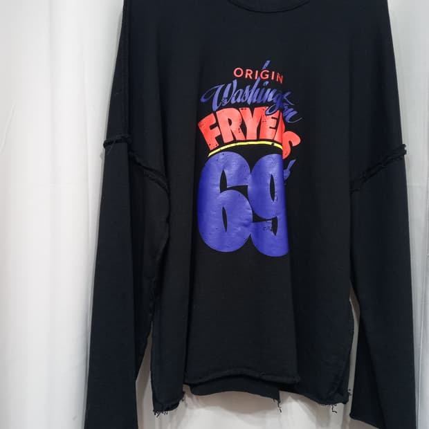 A paper cut 맨투맨