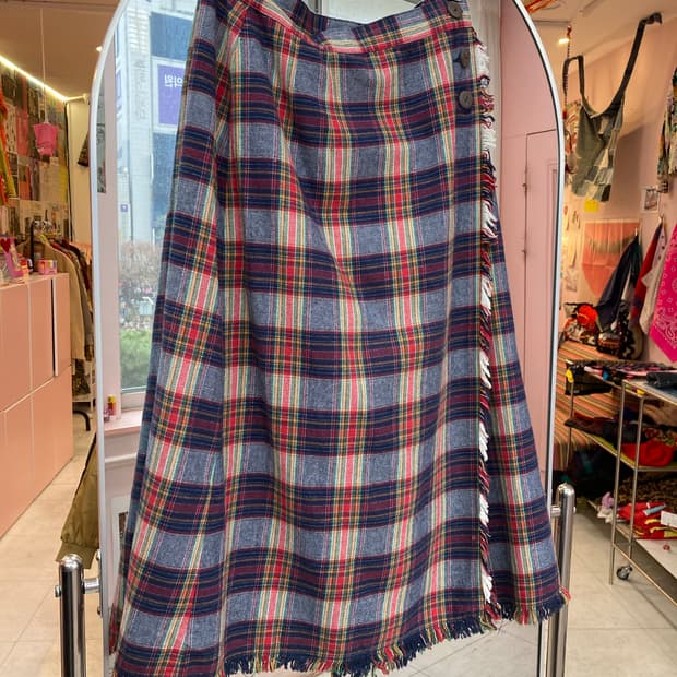 울 100% 네이비 체크 랩스커트
