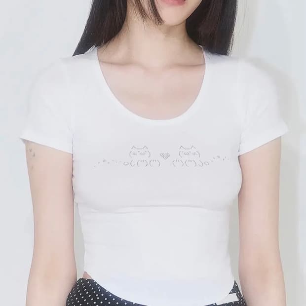 일리고 냥코 핫픽스 핏티드 티셔츠 화이트