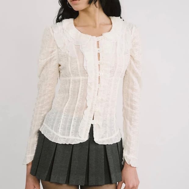 구해요) 쓰리타임즈 snow ruffle top