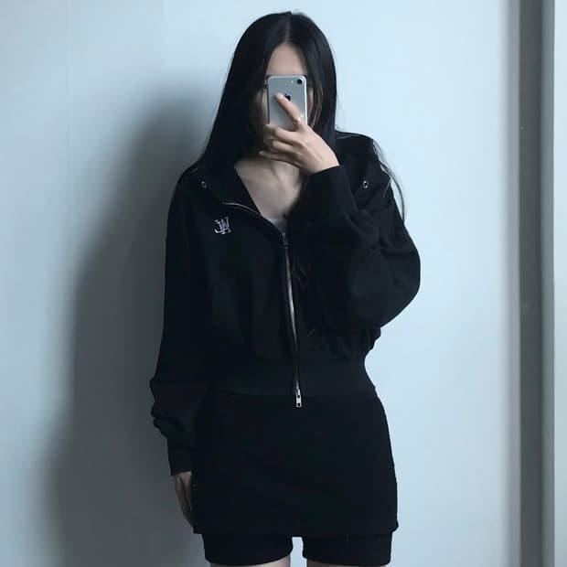 우알롱 자수로고 블랙 후드집업