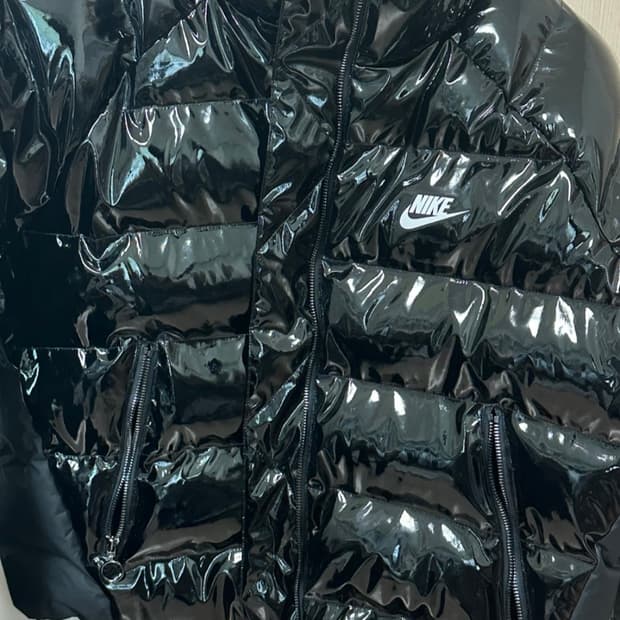새상품 나이키 유광 패딩 블랙