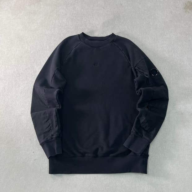 100 cp컴퍼니 고글 센터 자수로고 맨투맨 