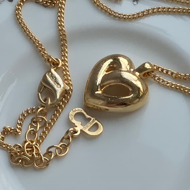 디올 금장 하트 펜던트 목걸이