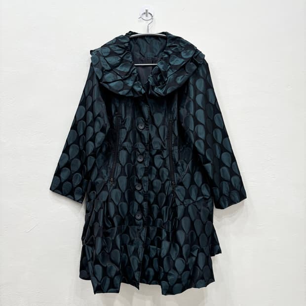 빈티지 엠보싱 패턴 코트