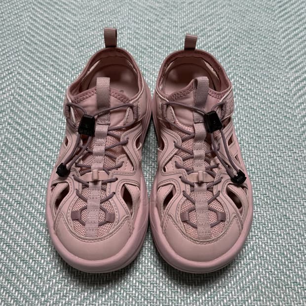 엄브로 컷아웃 여성 샌들 240