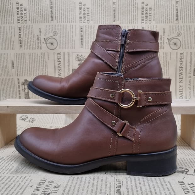 브라운 가죽 앵클 부츠 버클 장식240