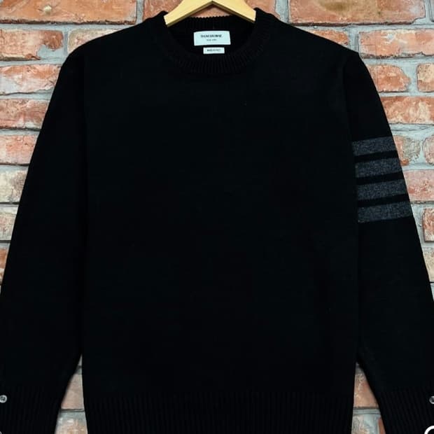 (무료배송) 톰브라운 램스울 라운드 블랙 니트