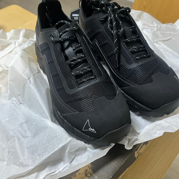 새상품) 로아 카타리나 라이트 블랙 스니커즈 EU37 240