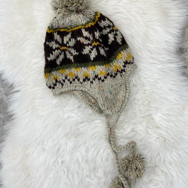 브라운 모리 노르딕 이어머프 비니