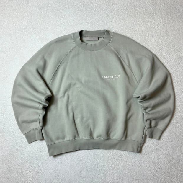 에센셜 피어오브갓 로고 시그니처 오버 맨투맨 PN6389