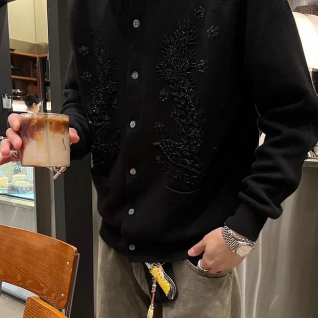 슈프림 아플리케 비디드 비즈 가디건