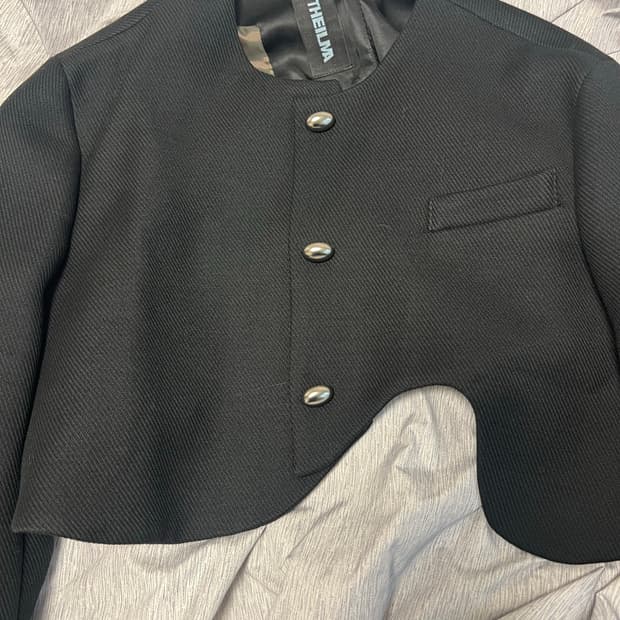 더일마 블랙 크롭 울자켓