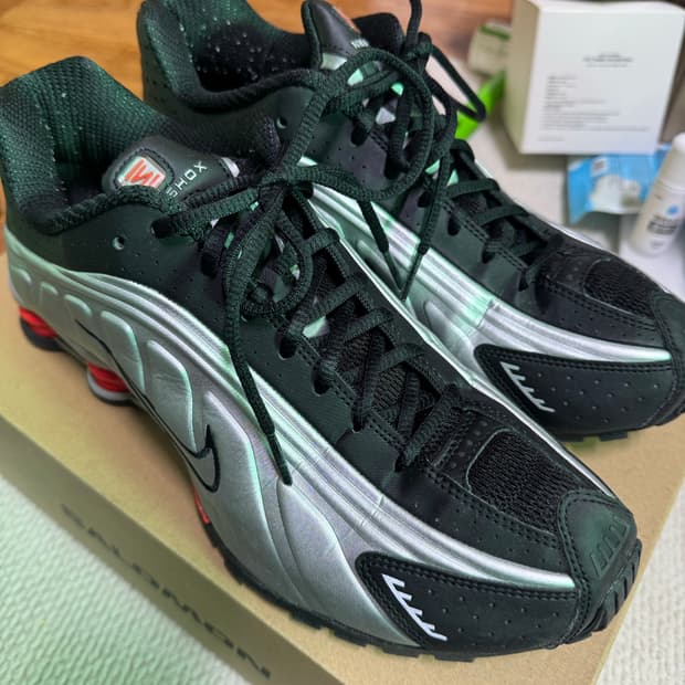 나이키 샥스 R4 메탈릭 실버 레드 280