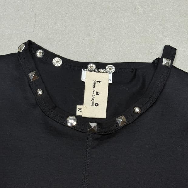 2009 꼼데가르송 목 소매 다중 스터드 롱슬리브 티셔츠