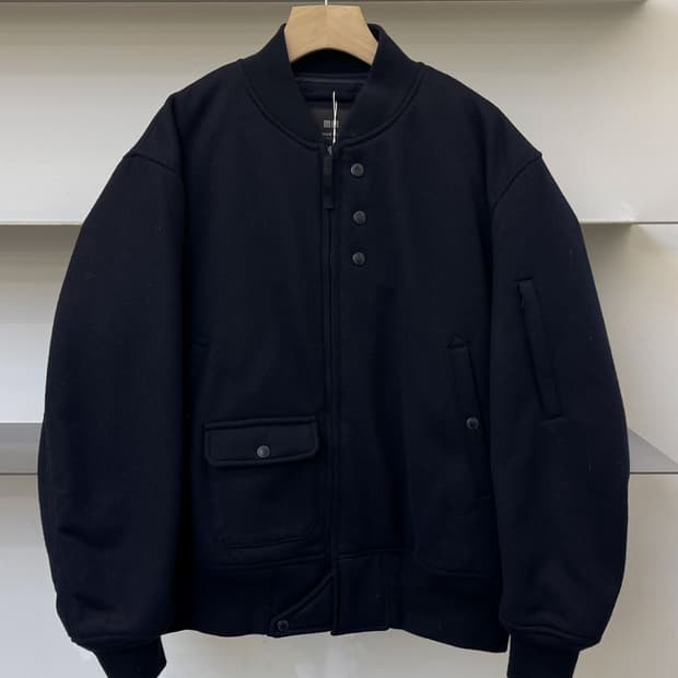 유니클로 x 엔지니어드가먼츠 퍼프테크 숏 블루종 자켓