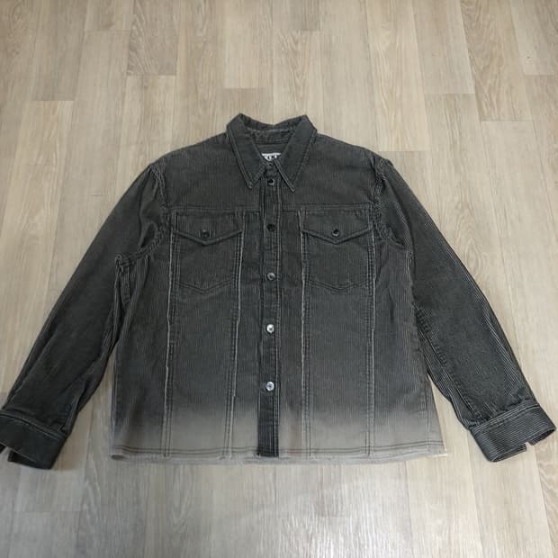 (L) 새상품 쿠어 COOR 그라데이션 프린티드 크롭 셔츠 투톤 그레이