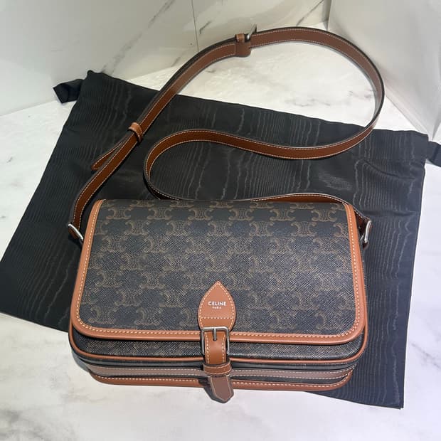 [새상품급 정품] 셀린느 폴코 메신저백 25년SS