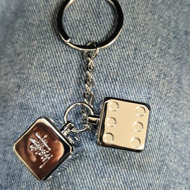 스투시 다이스 키링