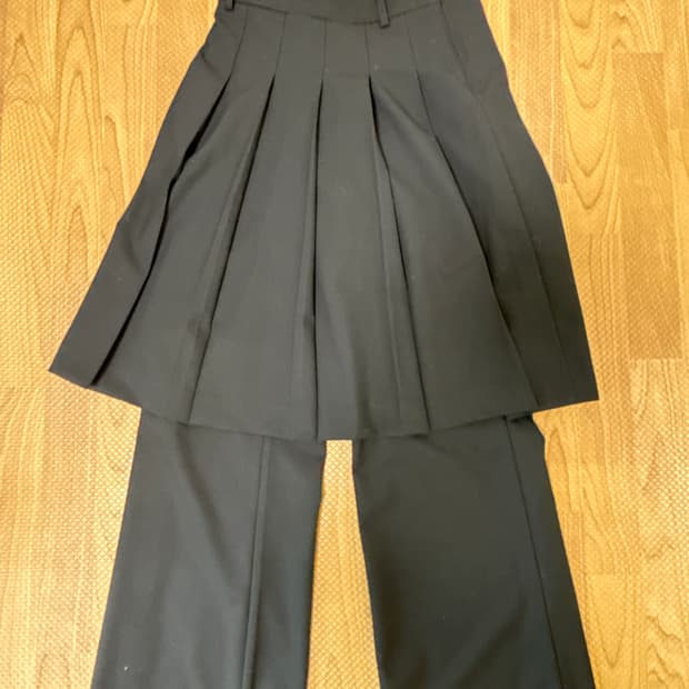 무신사 스탠다드 우먼 우먼즈 플리츠 스커트 레이어드 슬랙스 판매합니다.